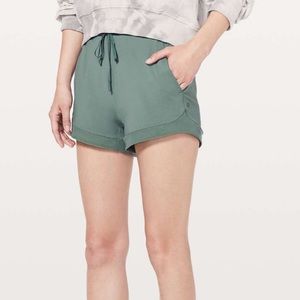 Lululemon Sunsetting Short *3" 🌅🍋